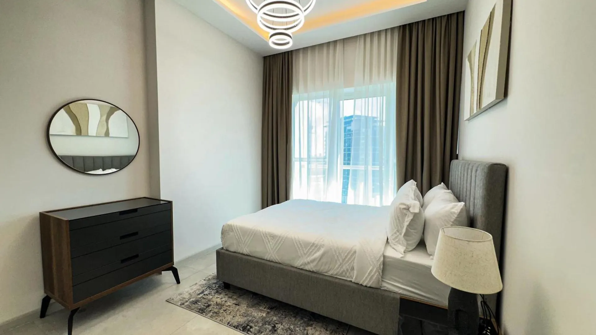 Luxury One-Bedroom Apartment With Partial Burj Khalifa View - By Sqtourism Dubai