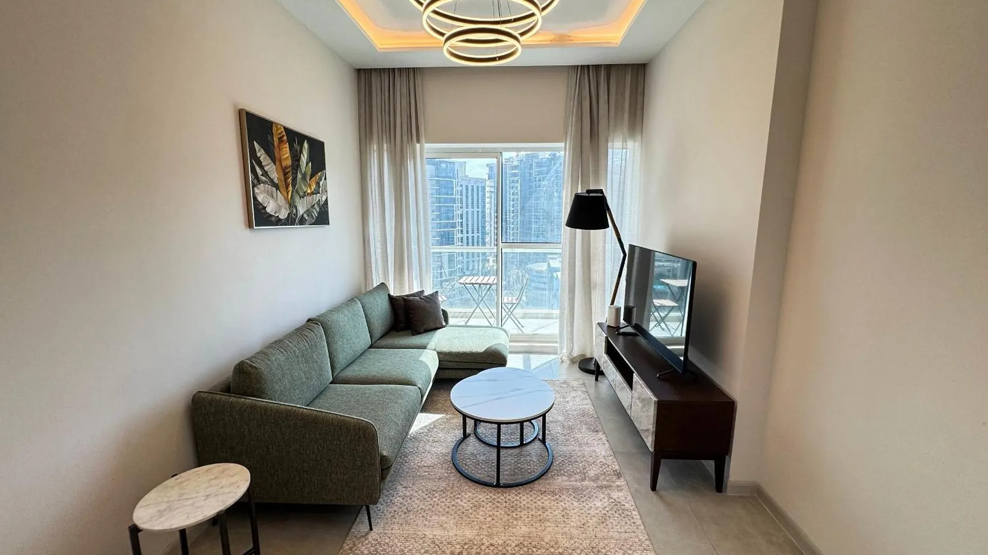 Luxury One-Bedroom Apartment With Partial Burj Khalifa View - By Sqtourism Dubai